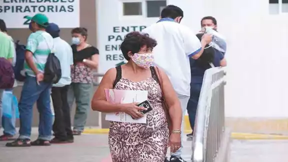 Es el primer brote masivo de coronavirus que se registra en un
edificio público de Yucatán. Es el primer brote masivo de coronavirus que se registra en un
edificio público de Yucatán.