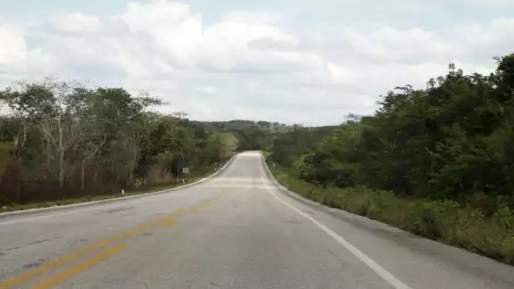 La construcción de la vía para el Tren Maya complicará el tránsito en los estados por donde cruzará la ruta. La construcción de la vía para el Tren Maya complicará el tránsito en los estados por donde cruzará la ruta.