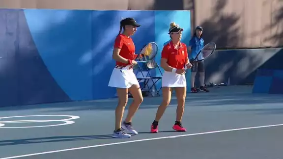 Pese a que las tenistas mexicanas lograron sobreponerse a un inicio no tan alentador, el desempate le dio la victoria al equipo español. Pese a que las tenistas mexicanas lograron sobreponerse a un inicio no tan alentador, el desempate le dio la victoria al equipo español.