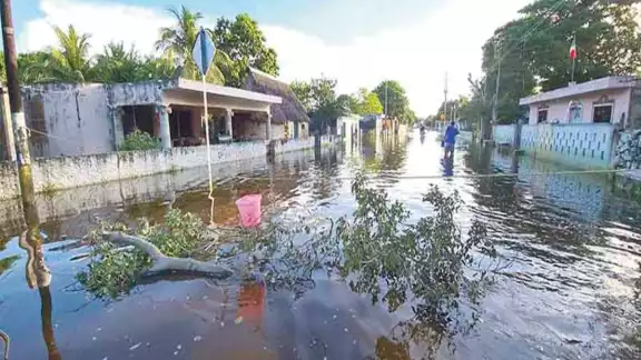 Las principales calles del municipio se encuentran bajo el agua. Foto: Ramón Reyna Fernández.
