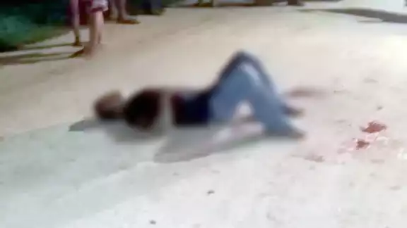 Aseguran que A. K. M. fue ejecutado a manos de un sujeto conocido como "El Diablo". Aseguran que A. K. M. fue ejecutado a manos de un sujeto conocido como "El Diablo".