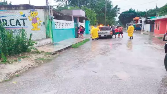 Habitantes de Hunucmá fueron evacuados a los albergues. Foto: Ramón Reyna Fernández. Habitantes de Hunucmá fueron evacuados a los albergues. Foto: Ramón Reyna Fernández.
