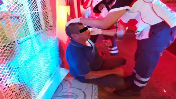 El hombre terminó con lesiones en el rostro. Foto: Ricardo Jiménez El hombre terminó con lesiones en el rostro. Foto: Ricardo Jiménez