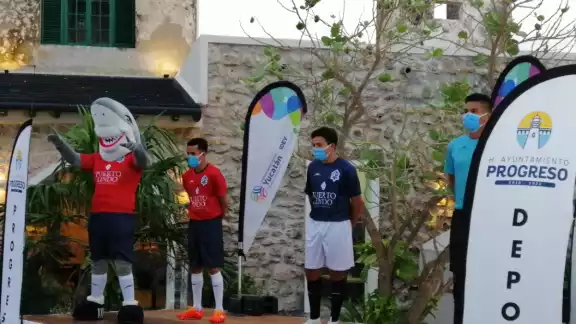 En la ceremonia se presentaron los uniformes del equipo y a la mascota "Tibugol". Foto: Marco Antonio Sánchez Solís.