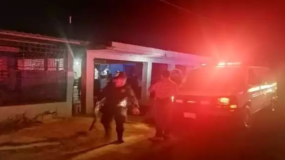 El presunto agresor vivía en situación de abandono por parte de sus padres, por lo que la familia de la menor le dio cobijo. El presunto agresor vivía en situación de abandono por parte de sus padres, por lo que la familia de la menor le dio cobijo.