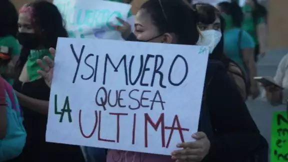 La representante del colectivo Marea Verde señaló que la pandemia vino a recrudecer la violencia contra la mujer. Foto: Manuel Collí. La representante del colectivo Marea Verde señaló que la pandemia vino a recrudecer la violencia contra la mujer. Foto: Manuel Collí.