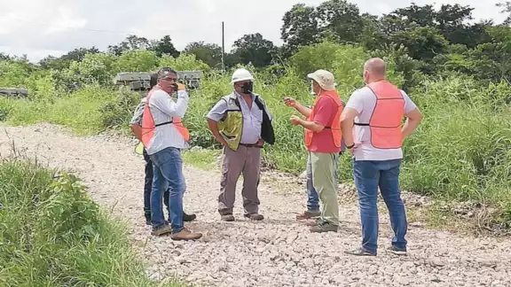 Los trabajadores constataron las labores que se realizan en el sitio. Foto: Néstor Cuevas. Los trabajadores constataron las labores que se realizan en el sitio. Foto: Néstor Cuevas.