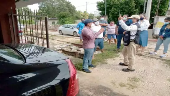 Propietarios de terrenos argumentaron que su patrimonio “no se
vende ni se indemniza”. Foto: Jorge Caamal. Propietarios de terrenos argumentaron que su patrimonio “no se
vende ni se indemniza”. Foto: Jorge Caamal.