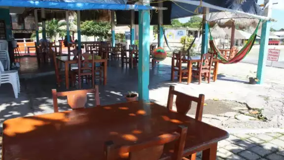 Atribuyen las bajas ventas a que la mayoría de ciudadanos no tiene dinero, pues muchos se quedaron sin empleo. Foto: Por Esto! Atribuyen las bajas ventas a que la mayoría de ciudadanos no tiene dinero, pues muchos se quedaron sin empleo. Foto: Por Esto!