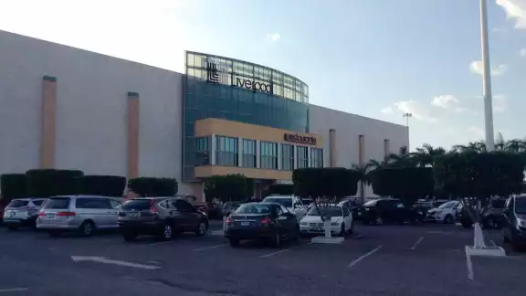 El hombre fue detenido por personal de seguridad de Plaza Galerías