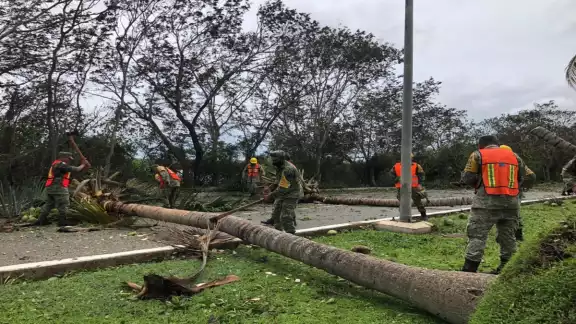 El Ejército Mexicano reconoció que tomará tiempo limpiar la zona. Fotos: Eva Murillo. El Ejército Mexicano reconoció que tomará tiempo limpiar la zona. Fotos: Eva Murillo.