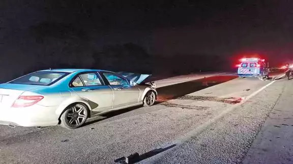 El conductor del Chevy indicó que el exalcalde intentó rebasarlo a exceso de velocidad. Foto: Alejandro Collí. El conductor del Chevy indicó que el exalcalde intentó rebasarlo a exceso de velocidad. Foto: Alejandro Collí.