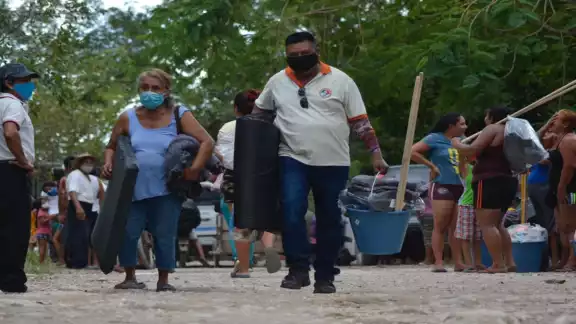 Los insumos fueron entregados a las familias afectadas por el Huracán Delta. Fotos: Mario Hernández Los insumos fueron entregados a las familias afectadas por el Huracán Delta. Fotos: Mario Hernández