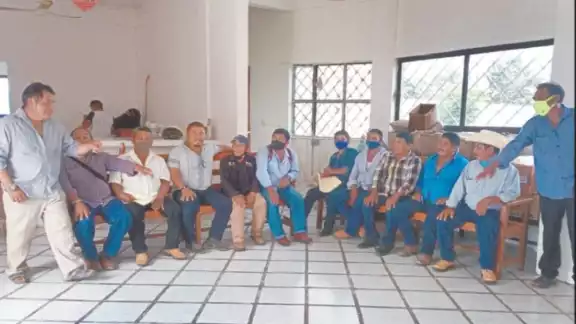 Amenazaron con protestar en el Palacio Municipal en caso de no ser tomados en cuenta. Amenazaron con protestar en el Palacio Municipal en caso de no ser tomados en cuenta.