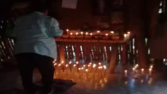 En la comunidad de Chunhuas, familias católicas enteras llevaron a cabo el rezo para las ofrendas de las almas. Foto: Justino Xiu Chan. En la comunidad de Chunhuas, familias católicas enteras llevaron a cabo el rezo para las ofrendas de las almas. Foto: Justino Xiu Chan.