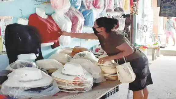 Úrsula Rosas declaró que este año ha sido uno de los peores para el comercio. Úrsula Rosas declaró que este año ha sido uno de los peores para el comercio.