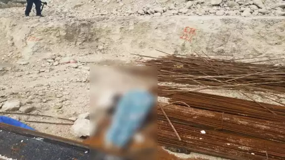 El pasado 2 de noviembre un trabajador realizaba un recorrido
por la obra y vio el cuerpo sin vida. Foto: Por Esto! El pasado 2 de noviembre un trabajador realizaba un recorrido
por la obra y vio el cuerpo sin vida. Foto: Por Esto!