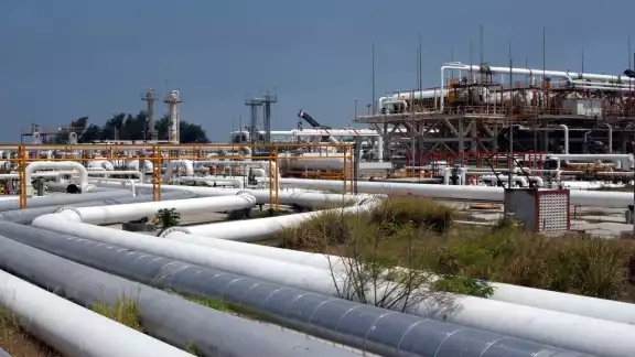 El sector empresarial se reunió con directivos de la CFE
donde les presentaron el proyecto para traer gas natural. El sector empresarial se reunió con directivos de la CFE
donde les presentaron el proyecto para traer gas natural.