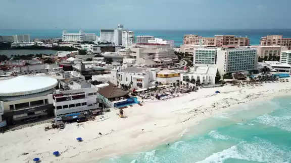 Aunque varios hoteles han intentado cerrar el acceso a las playas de Quintana Roo, han tenido que dar marcha atrás