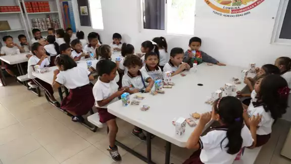 Son 48 mil los alumnos en Quintana Roo que se benefician con este programa. Foto: Mario Hernández. Son 48 mil los alumnos en Quintana Roo que se benefician con este programa. Foto: Mario Hernández.