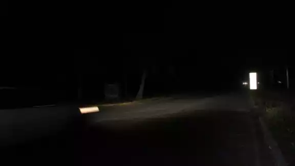Aunado a la falta de luminarias, en esta zona existen baches que pueden propiciar accidentes a las familias que pasean en sus vehículos. Foto: Manuel Collí. Aunado a la falta de luminarias, en esta zona existen baches que pueden propiciar accidentes a las familias que pasean en sus vehículos. Foto: Manuel Collí.