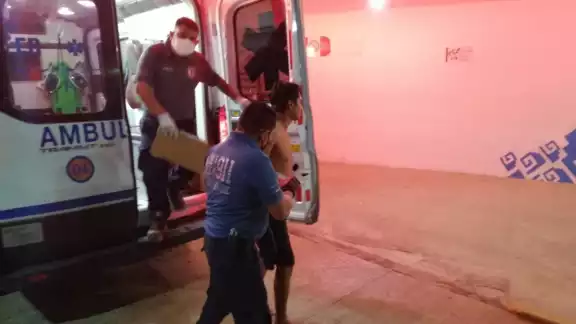 Al parecer, debido a un ataque de celos, un hombre resultó
con una herida de arma blanca.