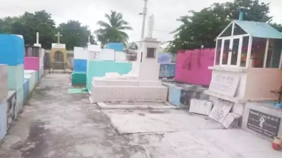 Confirman la realización de una misa a las puertas del cementerio. Foto: Pedro Díaz. Confirman la realización de una misa a las puertas del cementerio. Foto: Pedro Díaz.