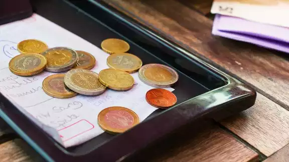 Gastan 2 mil pesos en restaurante; dejan 7 pesos de propina