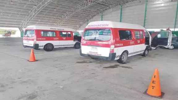 Los inspectores realizaron una revisión exhaustiva al transporte público. Foto: Agustín Ferrer. Los inspectores realizaron una revisión exhaustiva al transporte público. Foto: Agustín Ferrer.