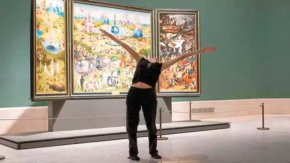Bailarines crean un diálogo con la obra pictórica de El Bosco. Bailarines crean un diálogo con la obra pictórica de El Bosco.