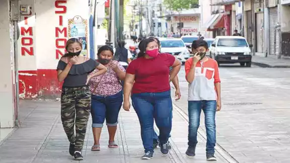 Plantean establecer la prohibición de vender, regalar o suministrar alimentos chatarra en escuelas de preescolar y primaria. Foto: Luis Payán.