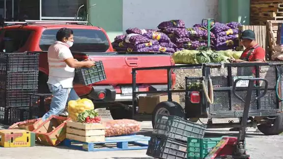 Los vendedores señalan que tienen un proyecto para construir nuevas naves. Los vendedores señalan que tienen un proyecto para construir nuevas naves.