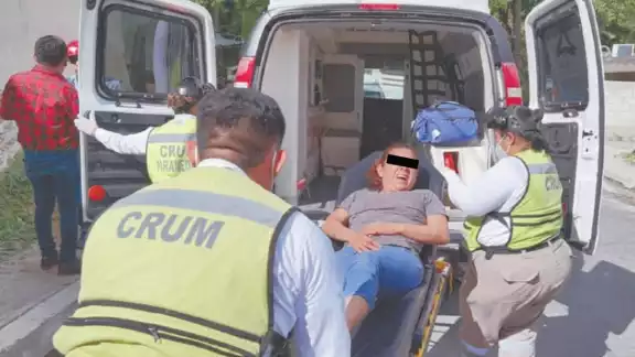 La mujer resultó lesionada tras impactar su bicicleta contra una barda en la colonia Polvorín. La mujer resultó lesionada tras impactar su bicicleta contra una barda en la colonia Polvorín.