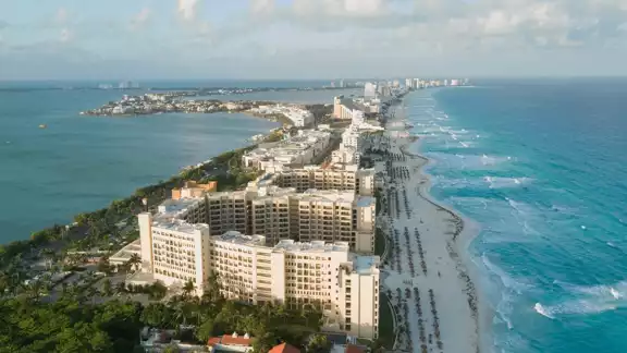 En Cancún, la probabilidad de lluvia para este día es del 73%. En Cancún, la probabilidad de lluvia para este día es del 73%.