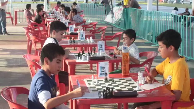 Pese al Semáforo Verde, aún no se pueden realizar los concursos de ajedrez de forma presencial. Foto: Emmanuel Sansores.
