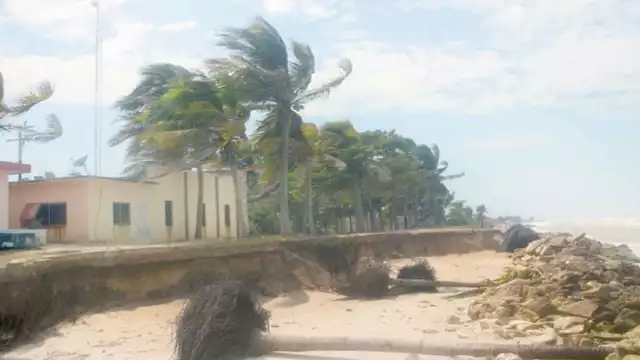 El mar avanzó a tierra por erosión costera. Fotos: Jorge Jiménez.