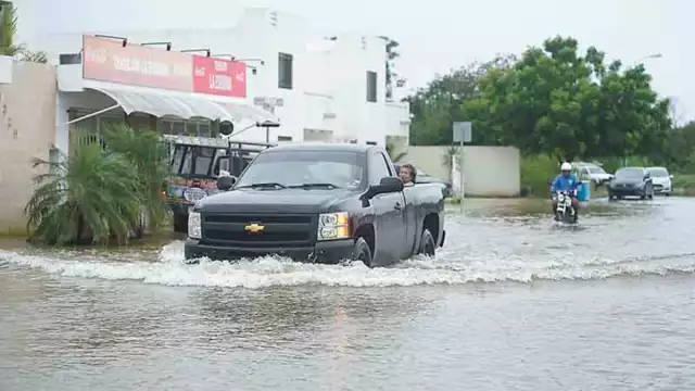 Las anegaciones han sido intermitentes en el fraccionamiento; los afectados piden auxilio también a nivel local. Fotos: Edwin Aguilar.