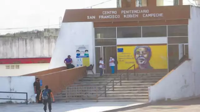 Explicaron que una pandilla intentaba golpear al interno, quien pretendía huir, pero se atoró entre un ducto de láminas. Foto: Dismar Herrera.