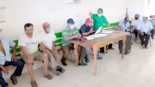 Los ejidatarios expresaron que no habrá acuerdo si la constructora no sube el precio del material. Foto: José Euán.