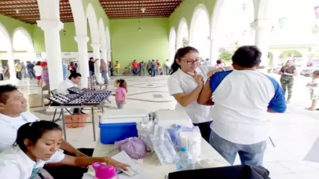 Personal del nosocomio permanecerá durante la semana aplicando las dosis de 08:00 a 14:00 horas. Foto: José Euán.