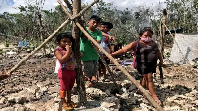 María pide apoyo a las autoridades para poder sostener a su familia. Foto: Mario Hernández.