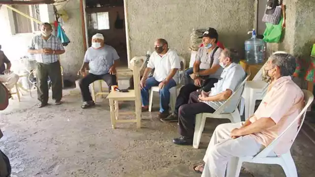 Señalan que quieren obligarlos a desistir de una acusación por el despojo de tierras. Foto: Por Esto!