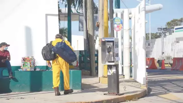 Manifestaron que los subcontratistas se aprovechan de la necesidad del trabajador y pagan malos salarios. Foto: Fernando Kantún.