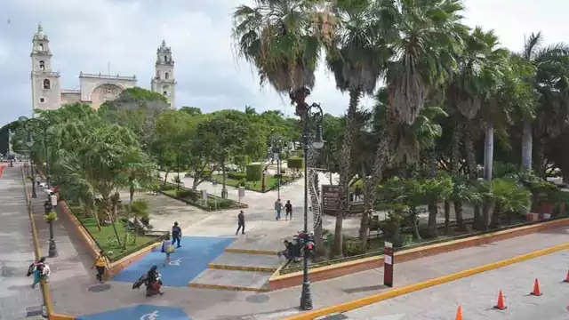 La reapertura del tianguis artesanal contempla los protocolos de la sana distancia.