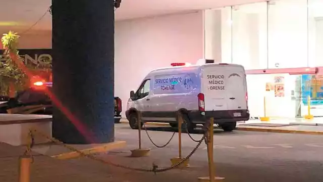 Ejecutivos de la sucursal bancaria hicieron el reporte a las autoridades. Foto: Armando Gamboa Romero.