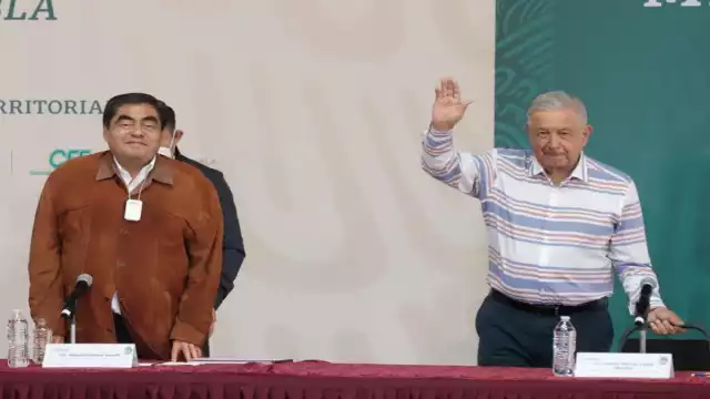 El gobernador de Puebla, Miguel Barbosa, detalló que se han destinado 200 mdp para atender a las miles de personas que resultaron afectadas