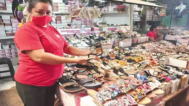 Antes de la crisis, podían vender hasta mil pesos en un día, ahora solo alcanzan unos 400 pesos. Fotos: Víctor Gijón.