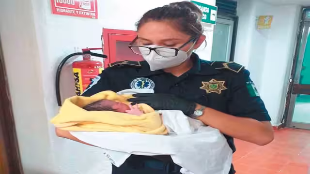 Ambos bebés fueron atendidos por paramédicos de la SSP Yucatán. Foto: Por Esto!