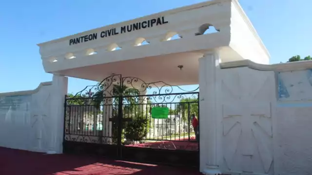 Su tumba se puede encontrar fácilmente en el Panteón Municipal de Chetumal