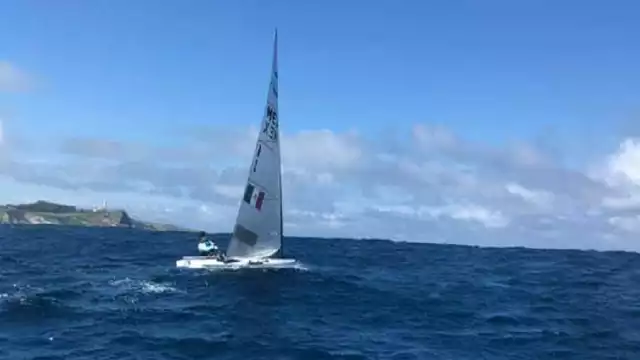 El velerista mexicano Juan Pérez continúa en la contienda en los Juegos Olímpicos 2020 y buscará clasificar por una de las medallas.